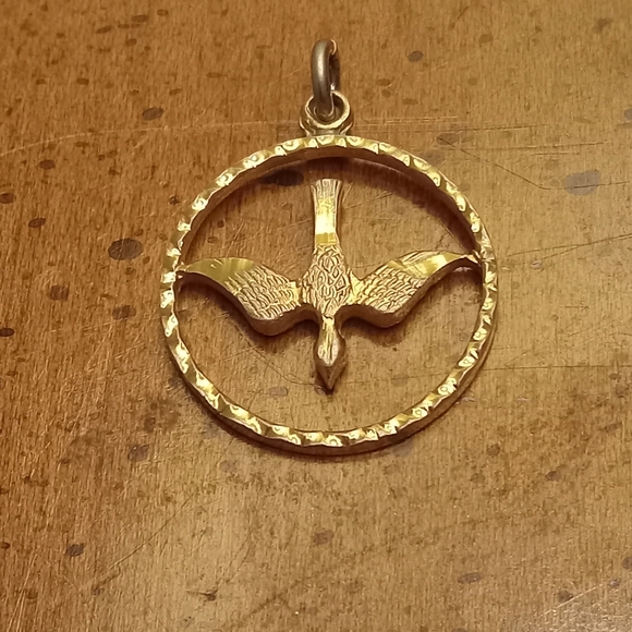 Chapel 1/20 Gold Holy Spirit Dove Pendant - Picture 7 of 8